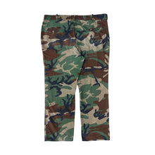 Load image into Gallery viewer, Vintage Camo L.L. Bean Pants
