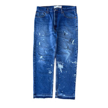 Load image into Gallery viewer, Vintage Paint Splattered Released Hem Levis 505 Jeans
