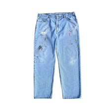 Load image into Gallery viewer, Vintage Levis 550 Thrashed Painter Jeans
