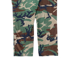 Load image into Gallery viewer, Vintage Camo L.L. Bean Pants
