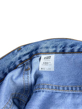 Load image into Gallery viewer, Vintage Levis 550 Thrashed Painter Jeans
