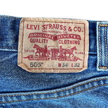 Load image into Gallery viewer, Vintage Paint Splattered Released Hem Levis 505 Jeans
