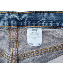 Load image into Gallery viewer, Vintage Levi’s 501 Paint Splatter Jeans
